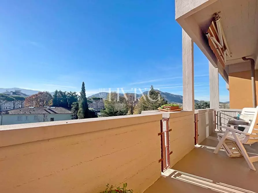 Immagine 5 di Appartamento in vendita  a Lucca