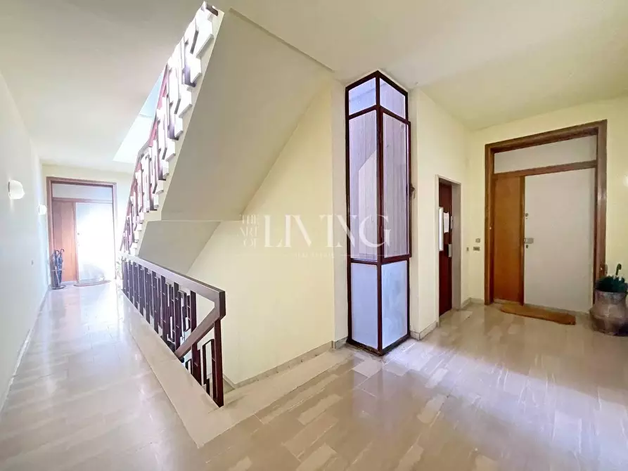 Immagine 36 di Appartamento in vendita  a Lucca