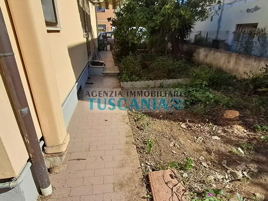 Immagine 4 di Villa in vendita  a Cecina