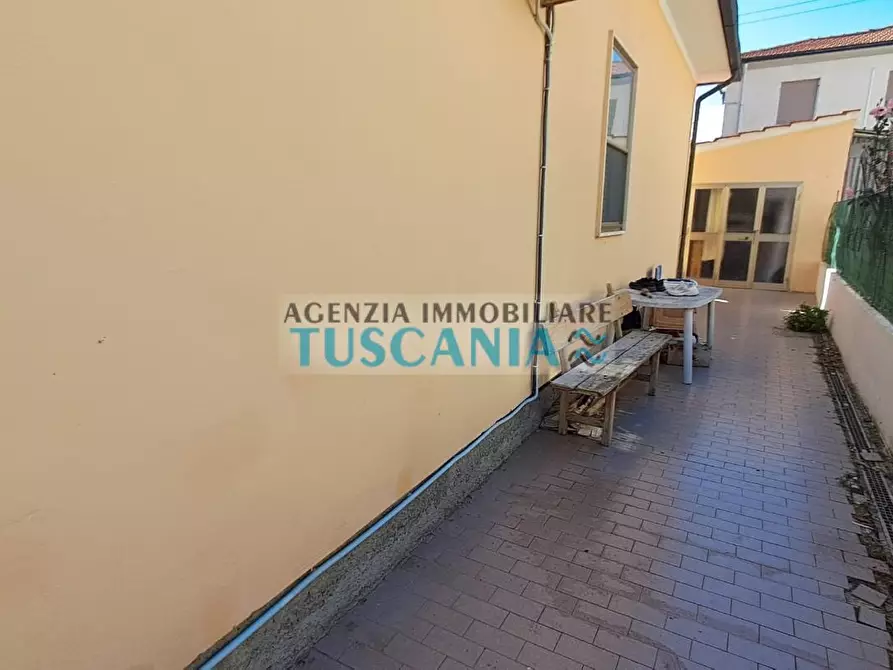 Immagine 6 di Villa in vendita  a Cecina