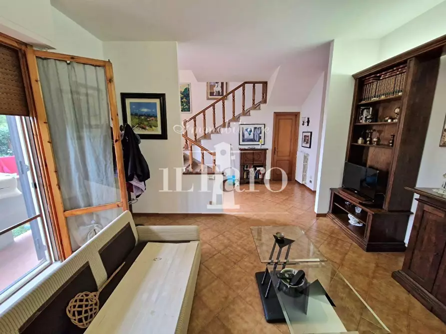 Immagine 3 di Villetta a schiera in vendita  a Campi Bisenzio