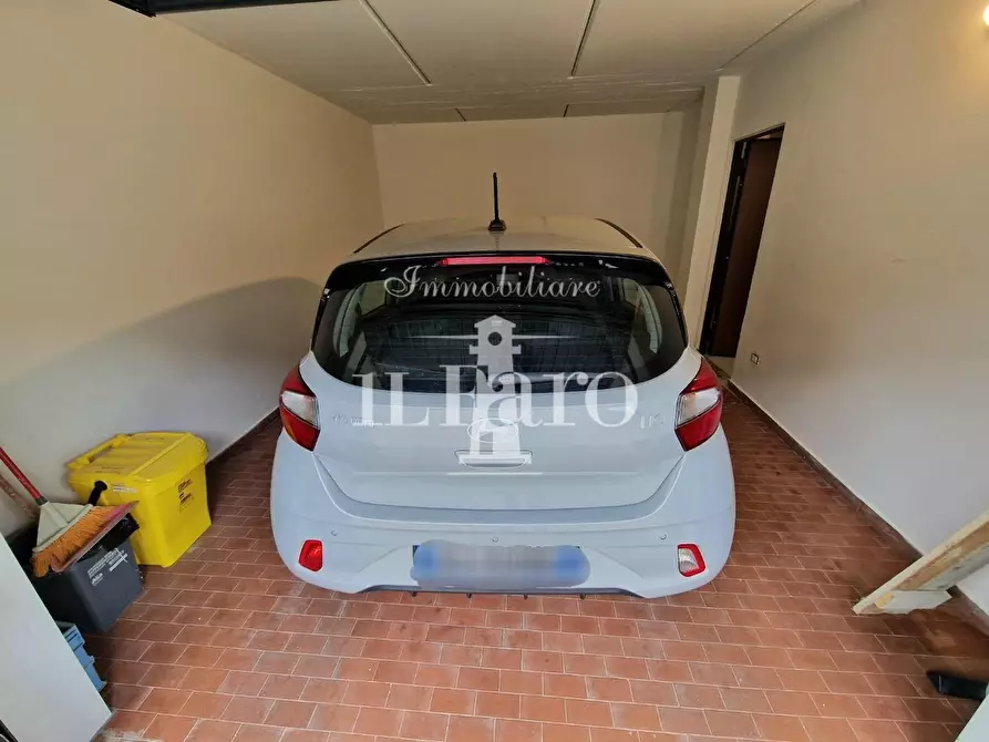 Immagine 35 di Villetta a schiera in vendita  a Campi Bisenzio