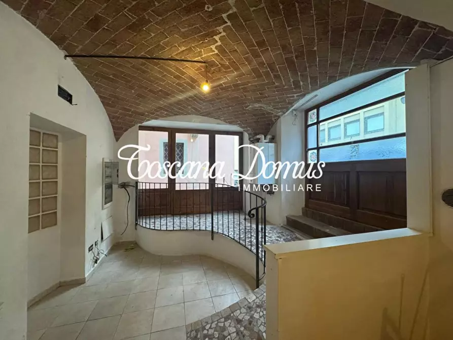 Immagine 2 di Appartamento in vendita  a Siena