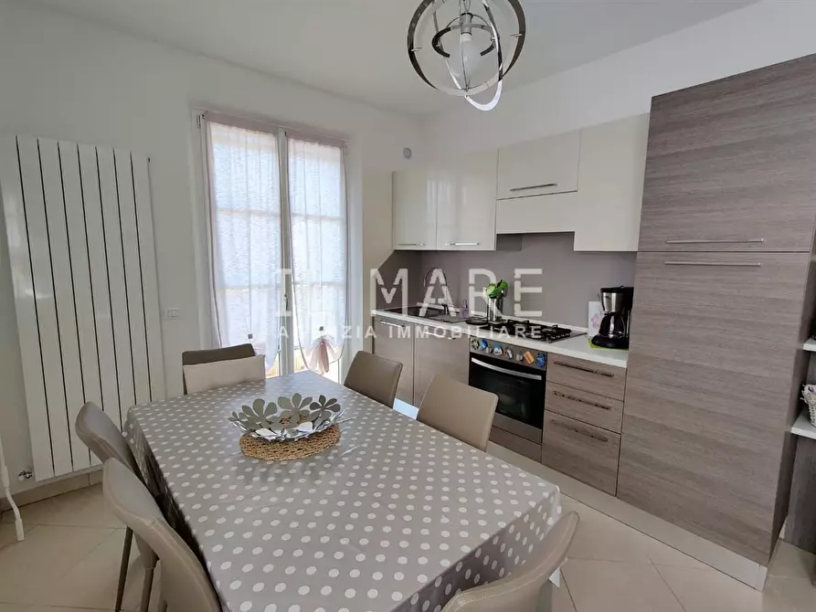 Immagine 2 di Appartamento in vendita  a Massa