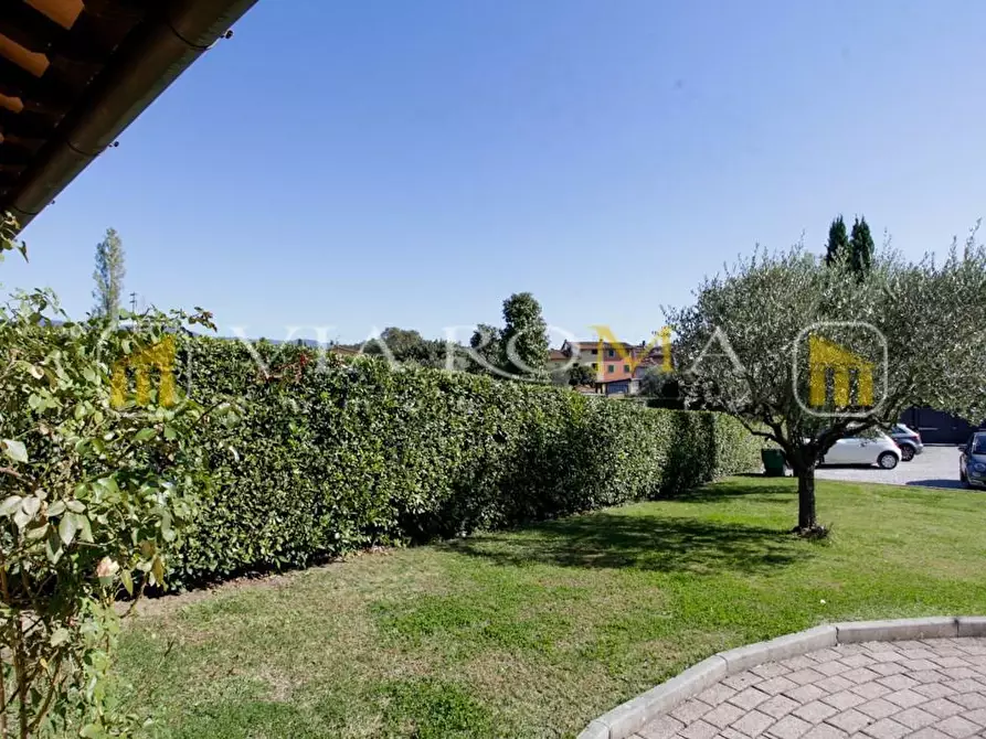 Immagine 37 di Casa trifamiliare in vendita  a Lucca