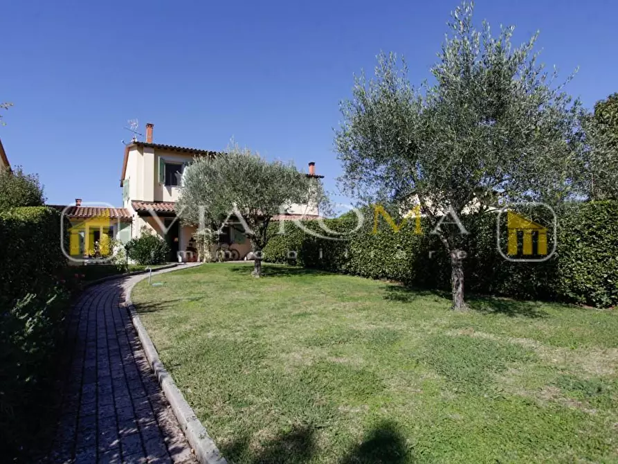 Immagine 41 di Casa trifamiliare in vendita  a Lucca