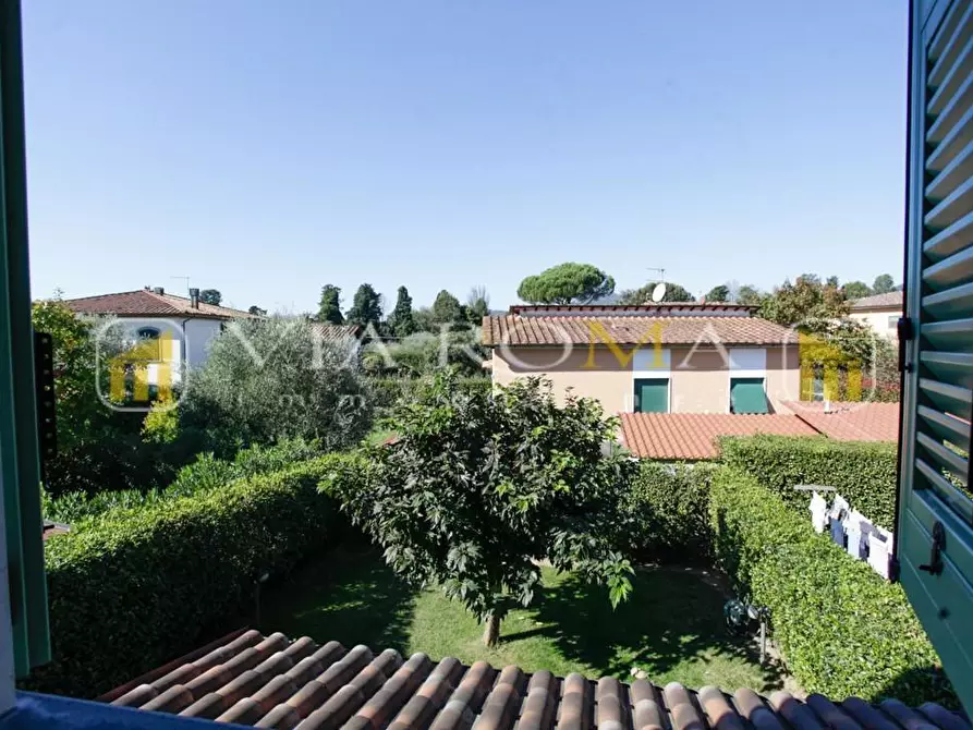 Immagine 35 di Casa trifamiliare in vendita  a Lucca