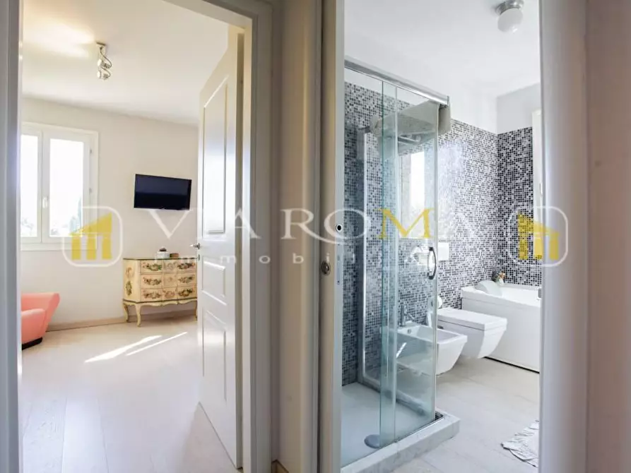 Immagine 26 di Casa trifamiliare in vendita  a Lucca