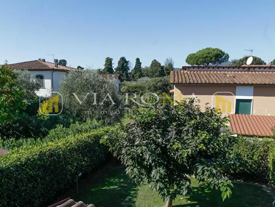 Immagine 34 di Casa trifamiliare in vendita  a Lucca
