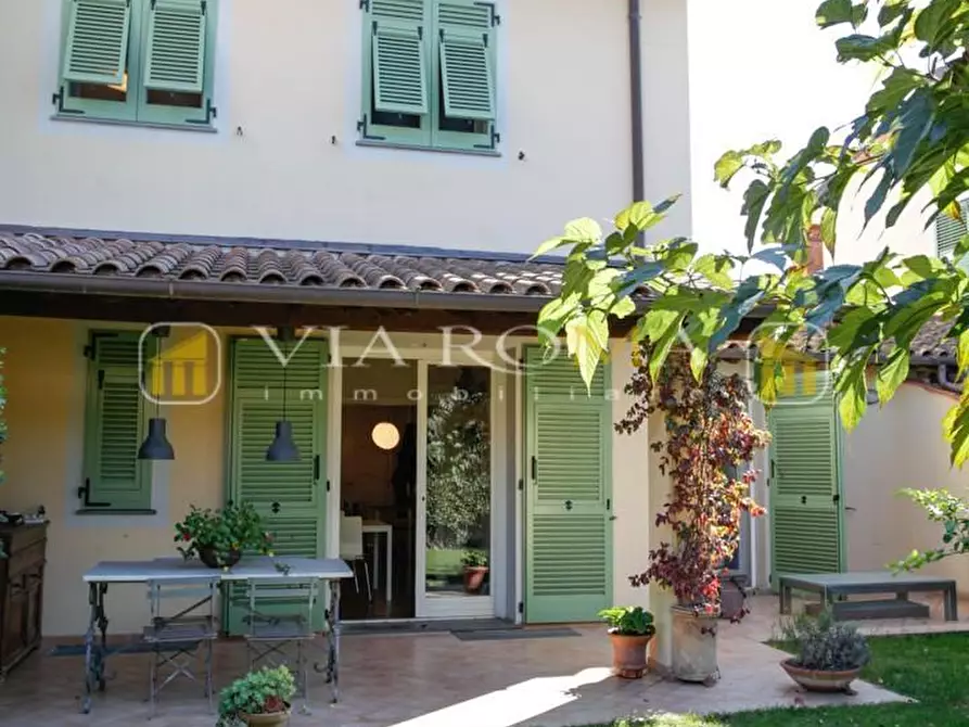 Immagine 15 di Casa trifamiliare in vendita  a Lucca