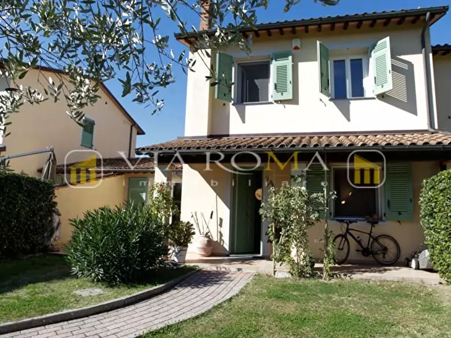 Immagine 39 di Casa trifamiliare in vendita  a Lucca