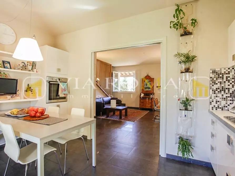 Immagine 13 di Casa trifamiliare in vendita  a Lucca