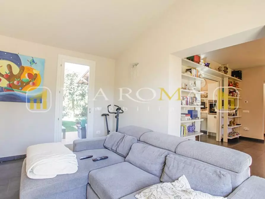 Immagine 9 di Casa trifamiliare in vendita  a Lucca