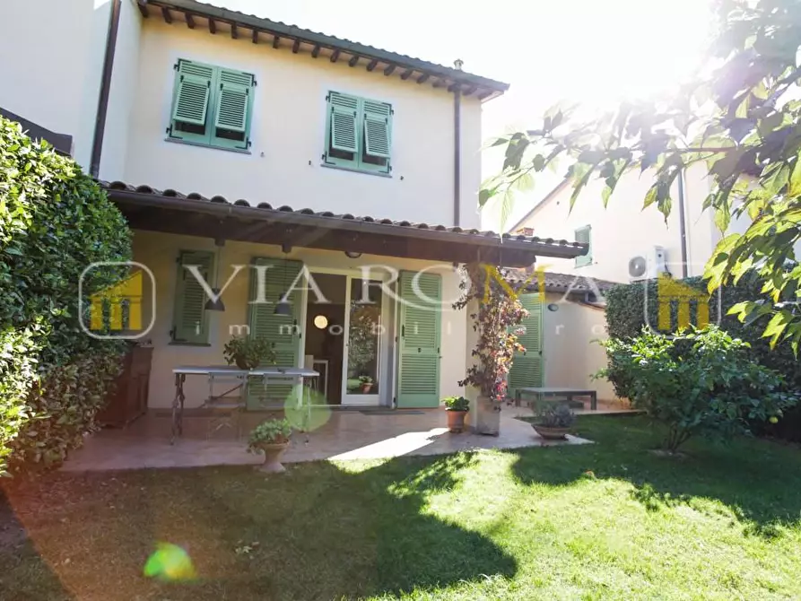 Immagine 14 di Casa trifamiliare in vendita  a Lucca