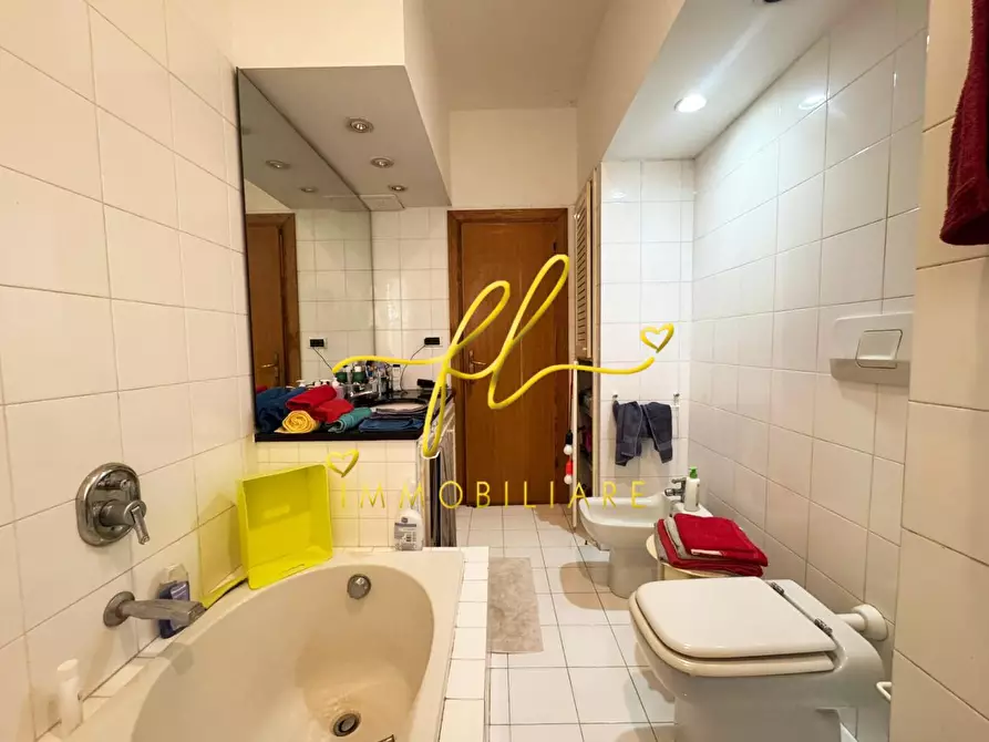 Immagine 11 di Appartamento in vendita  a Livorno