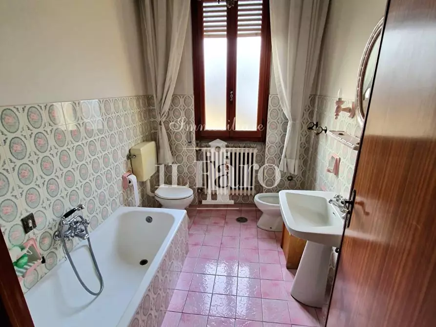 Immagine 40 di Casa indipendente in vendita  a Campi Bisenzio