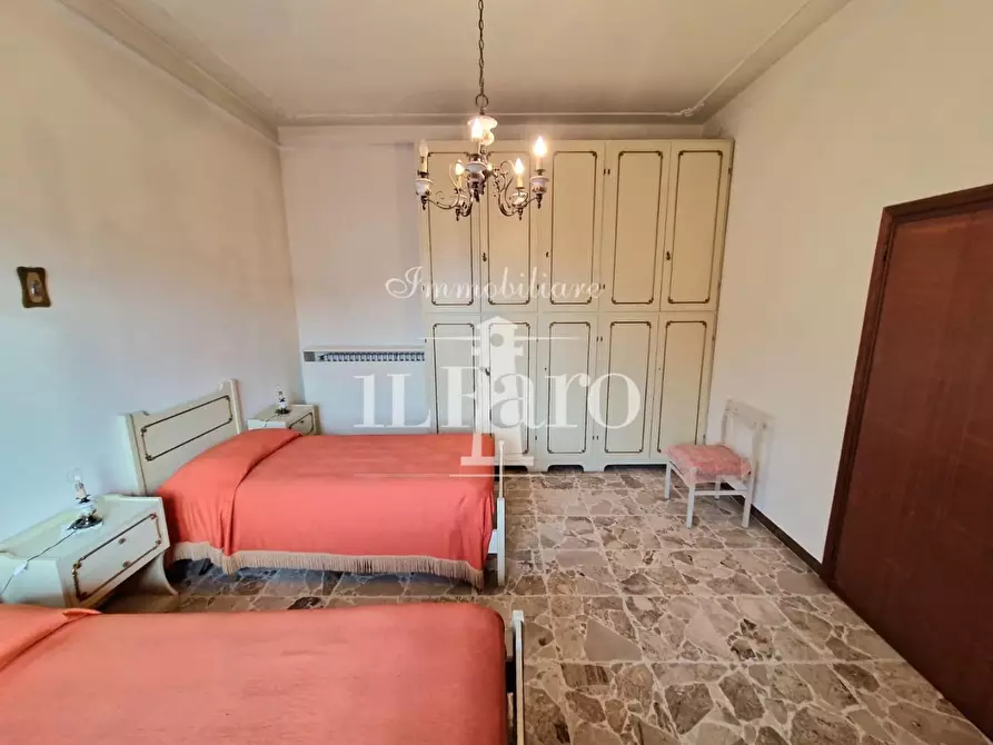 Immagine 25 di Casa indipendente in vendita  a Campi Bisenzio