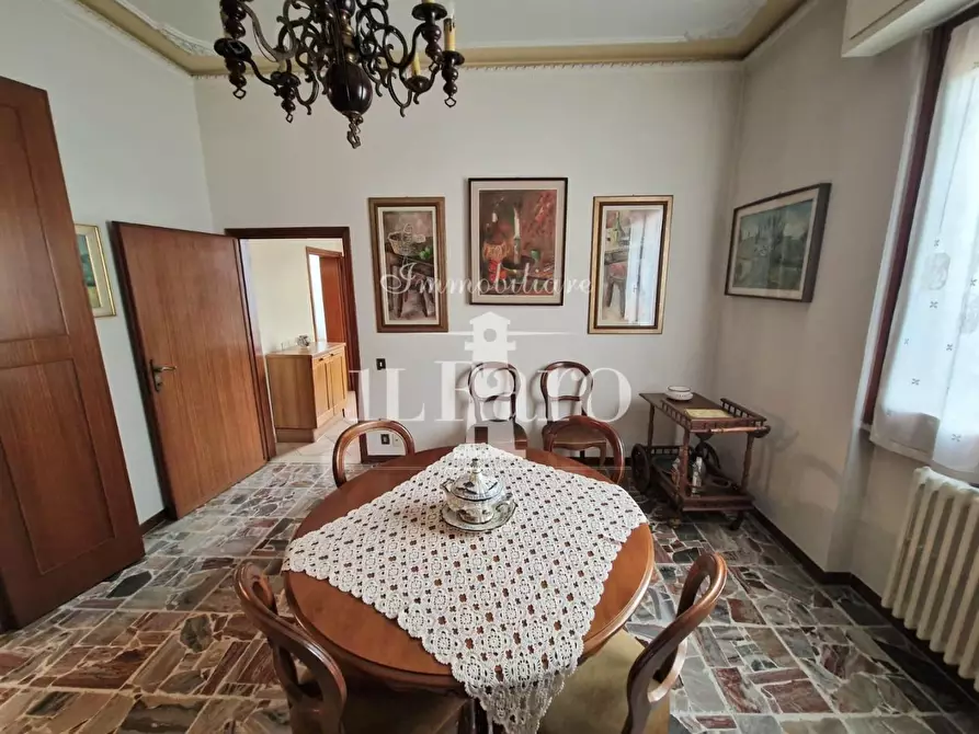 Immagine 9 di Casa indipendente in vendita  a Campi Bisenzio