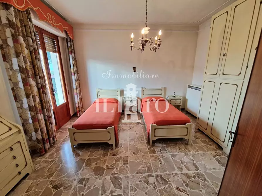 Immagine 26 di Casa indipendente in vendita  a Campi Bisenzio