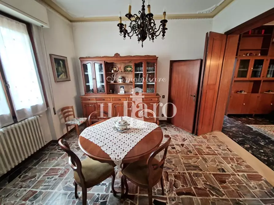 Immagine 10 di Casa indipendente in vendita  a Campi Bisenzio