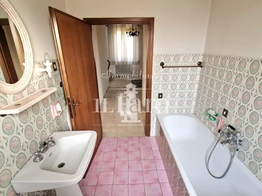 Immagine 39 di Casa indipendente in vendita  a Campi Bisenzio