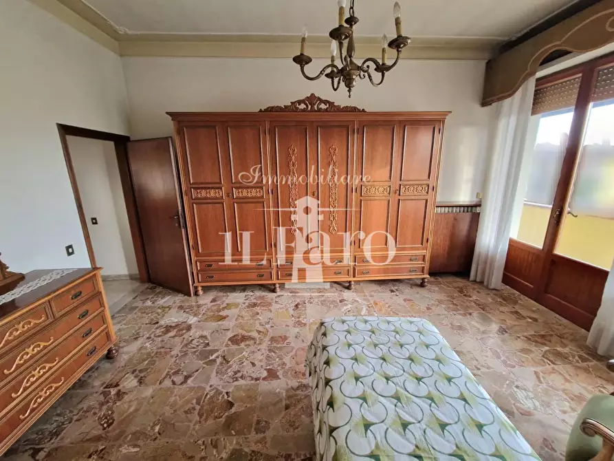 Immagine 27 di Casa indipendente in vendita  a Campi Bisenzio