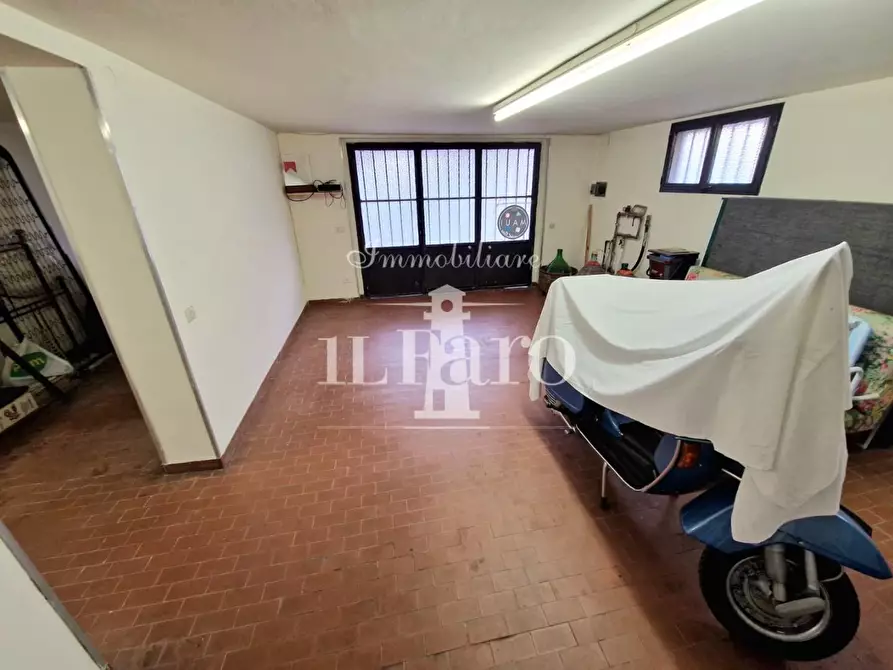 Immagine 51 di Casa indipendente in vendita  a Campi Bisenzio