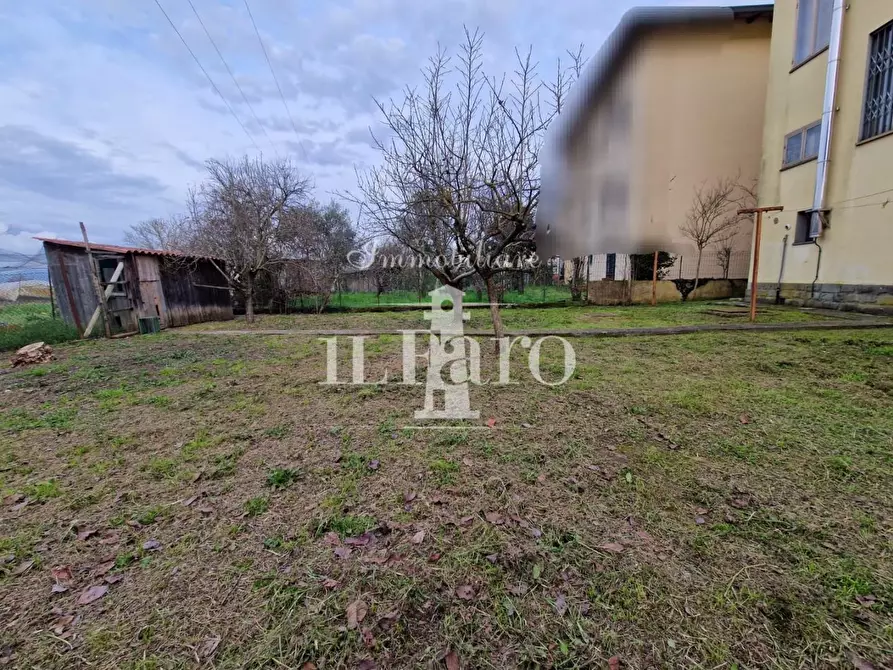 Immagine 2 di Casa indipendente in vendita  a Campi Bisenzio