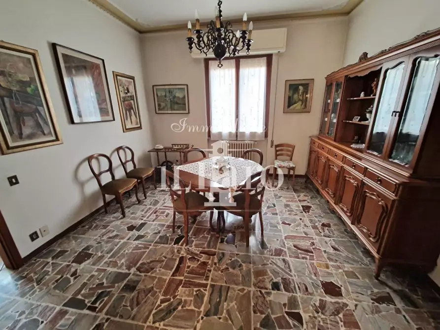 Immagine 13 di Casa indipendente in vendita  a Campi Bisenzio