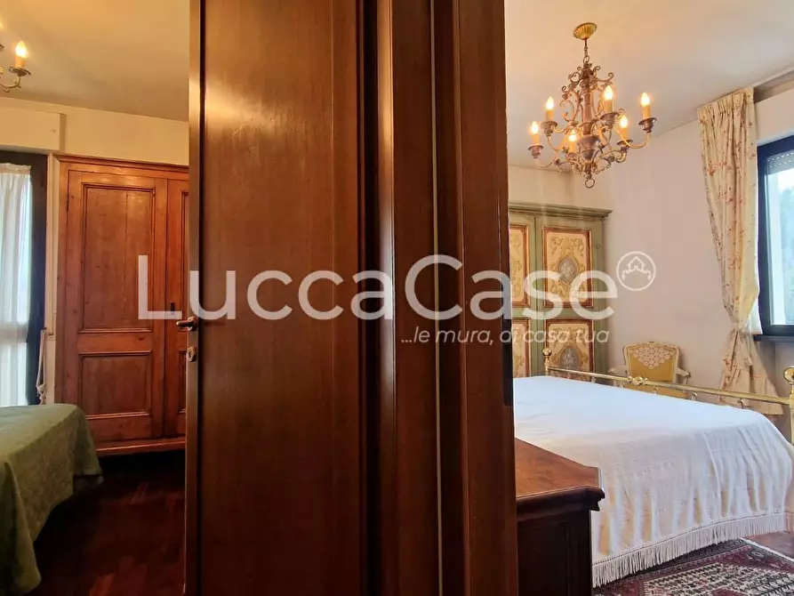 Immagine 17 di Appartamento in vendita  a Lucca