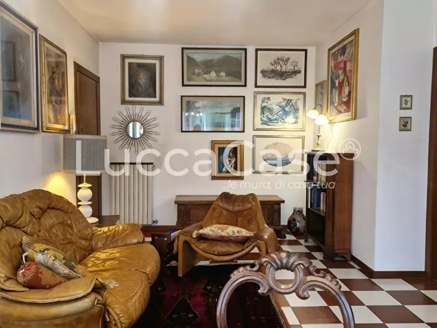 Immagine 42 di Appartamento in vendita  a Lucca