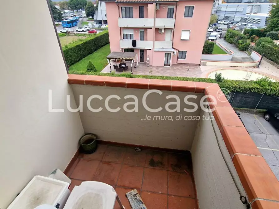 Immagine 16 di Appartamento in vendita  a Lucca