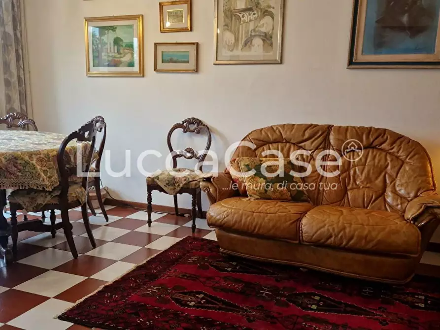 Immagine 5 di Appartamento in vendita  a Lucca