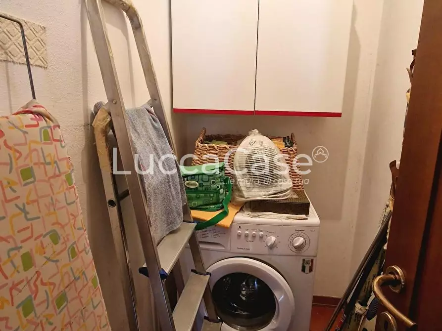 Immagine 37 di Appartamento in vendita  a Lucca