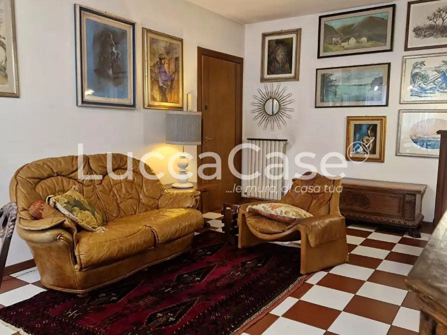 Immagine 39 di Appartamento in vendita  a Lucca