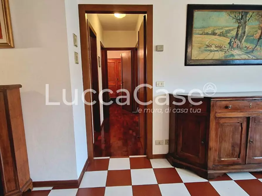 Immagine 19 di Appartamento in vendita  a Lucca