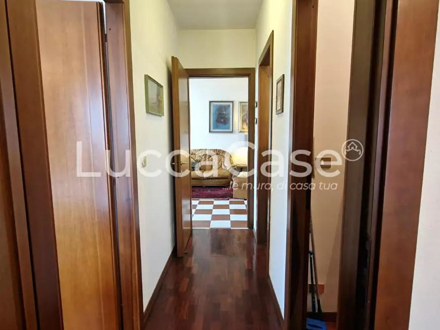 Immagine 34 di Appartamento in vendita  a Lucca