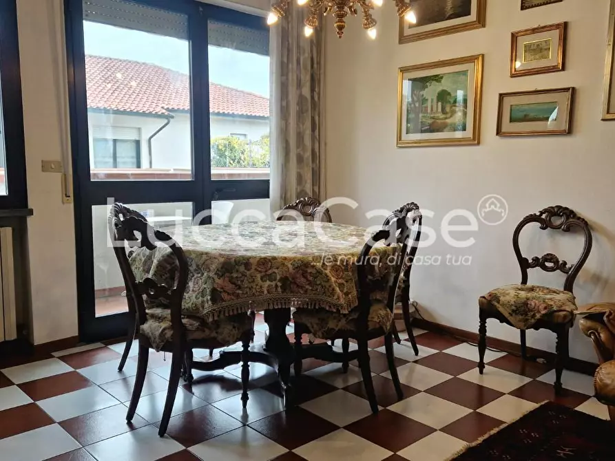 Immagine 3 di Appartamento in vendita  a Lucca