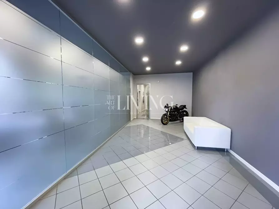 Immagine 3 di Capannone industriale in vendita  a Gallicano