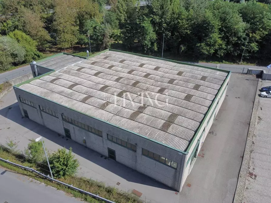 Immagine 2 di Capannone industriale in vendita  a Gallicano