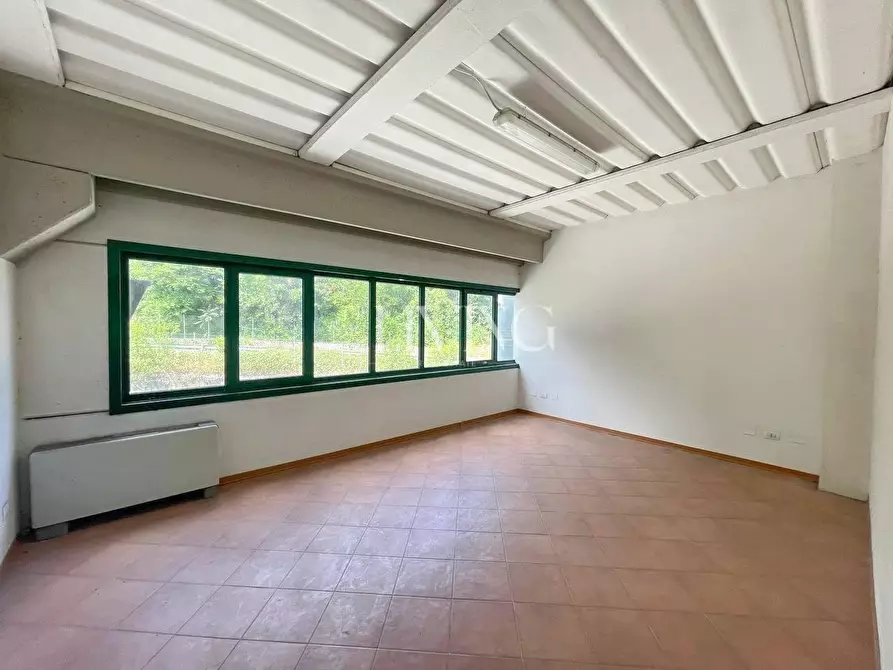 Immagine 17 di Capannone industriale in vendita  a Gallicano