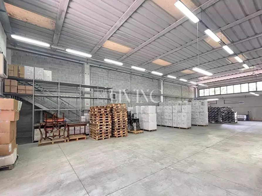 Immagine 13 di Attività artigianale in vendita  a Gallicano