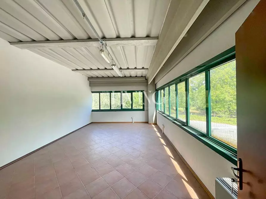 Immagine 9 di Attività artigianale in vendita  a Gallicano