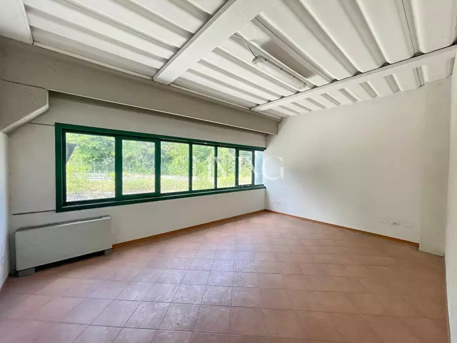 Immagine 10 di Attività artigianale in vendita  a Gallicano