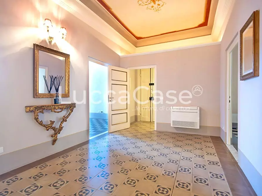 Immagine 9 di Appartamento in vendita  a Lucca