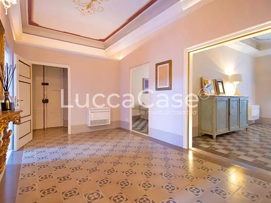 Immagine 7 di Appartamento in vendita  a Lucca