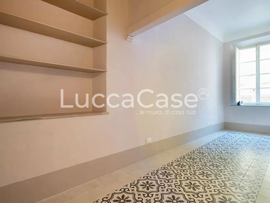 Immagine 20 di Appartamento in vendita  a Lucca