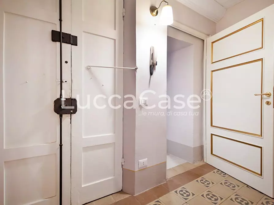 Immagine 4 di Appartamento in vendita  a Lucca