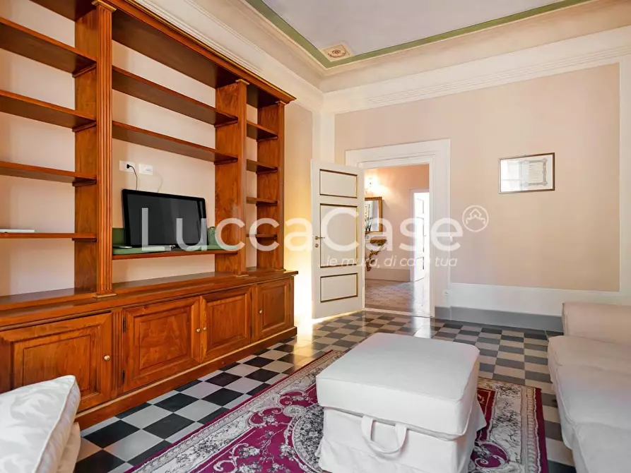 Immagine 18 di Appartamento in vendita  a Lucca