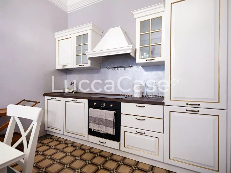 Immagine 15 di Appartamento in vendita  a Lucca